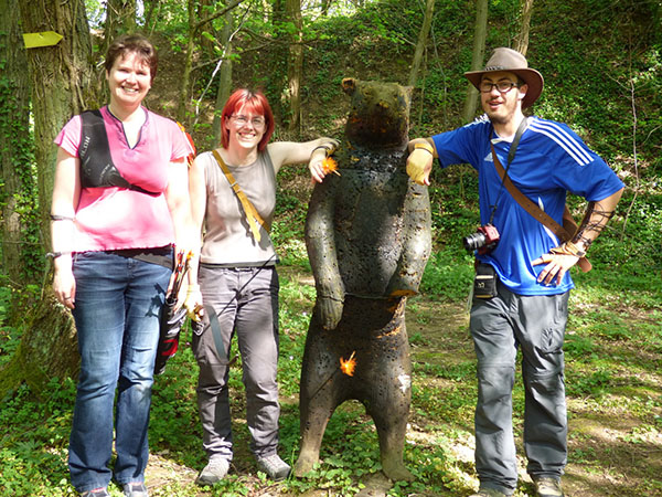 Stéphanie, Amandine, l'ours et Thomas