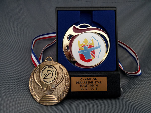 La médaille et le trophée du CD68